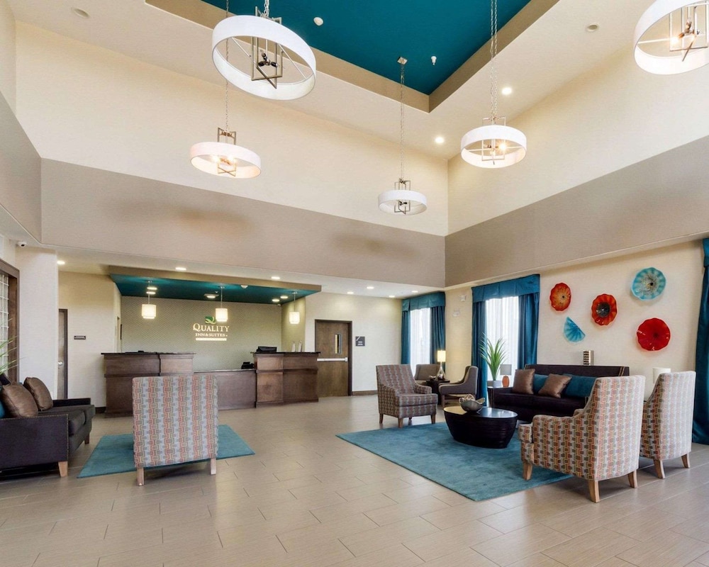 quality inn and suites victoria east
