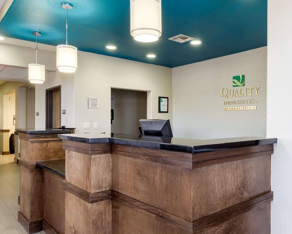 quality inn and suites victoria east