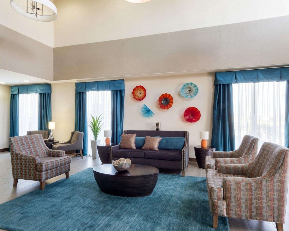 quality inn and suites victoria east