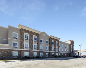 quality inn and suites victoria east