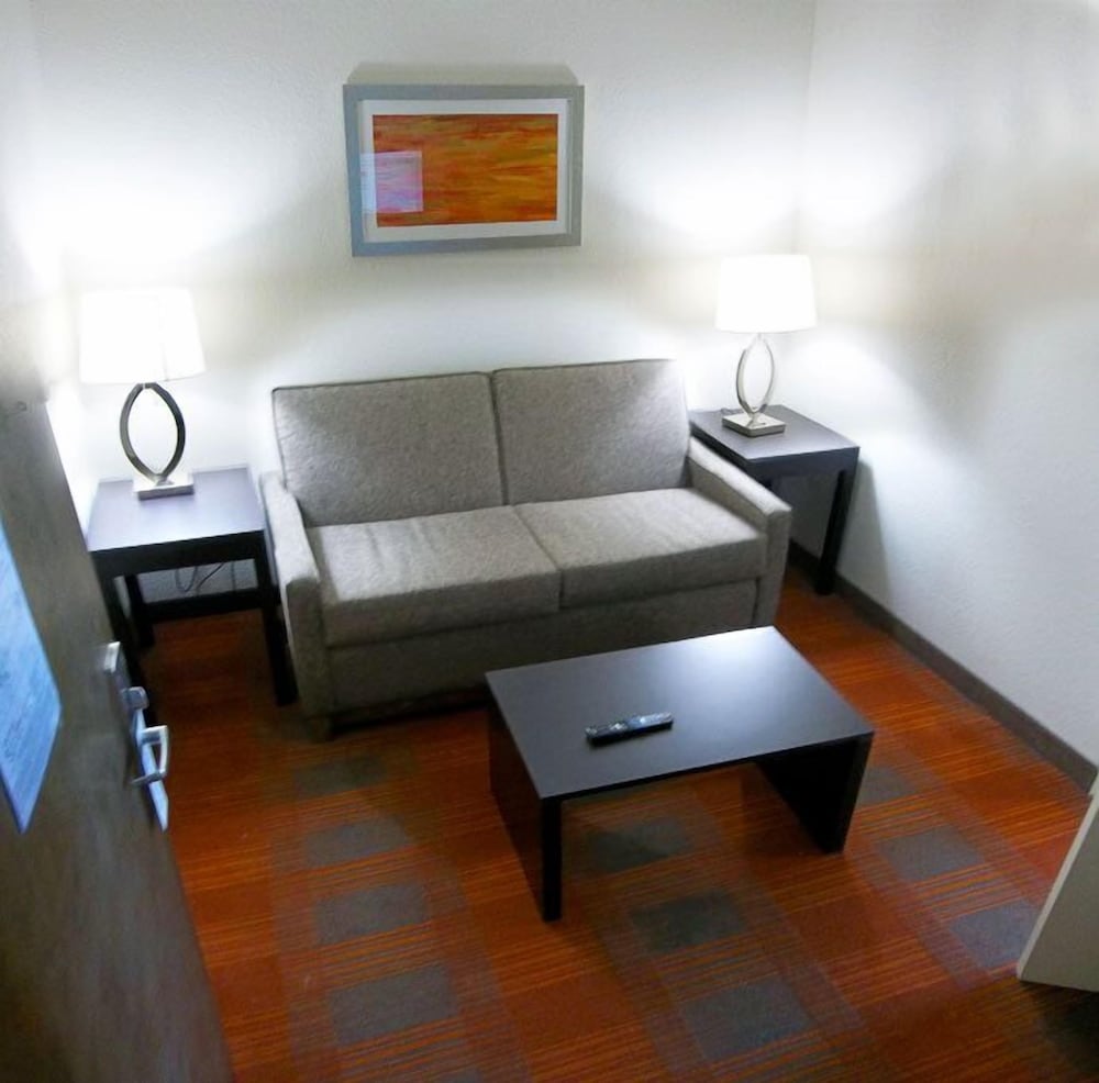 quality inn and suites victoria east