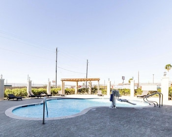 quality inn and suites victoria east