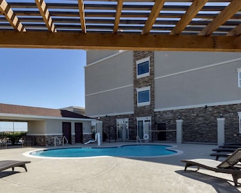 quality inn and suites victoria east