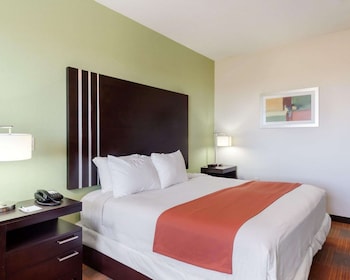 quality inn and suites victoria east