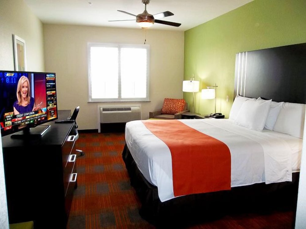 quality inn and suites victoria east