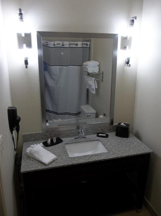 quality inn and suites victoria east