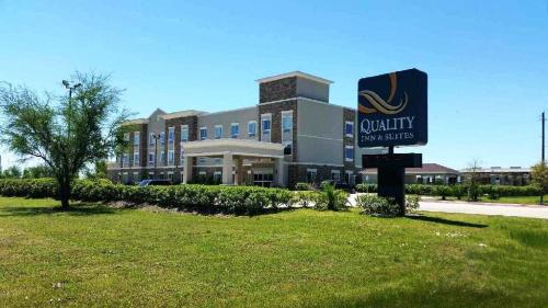 quality inn and suites victoria east