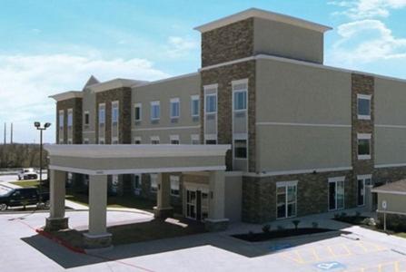 quality inn and suites victoria east