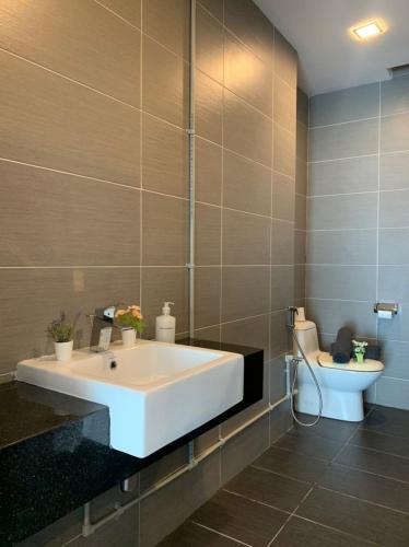 ksl desplanade sky view suite