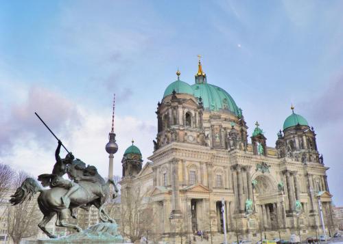 bnb near brandenburg gate