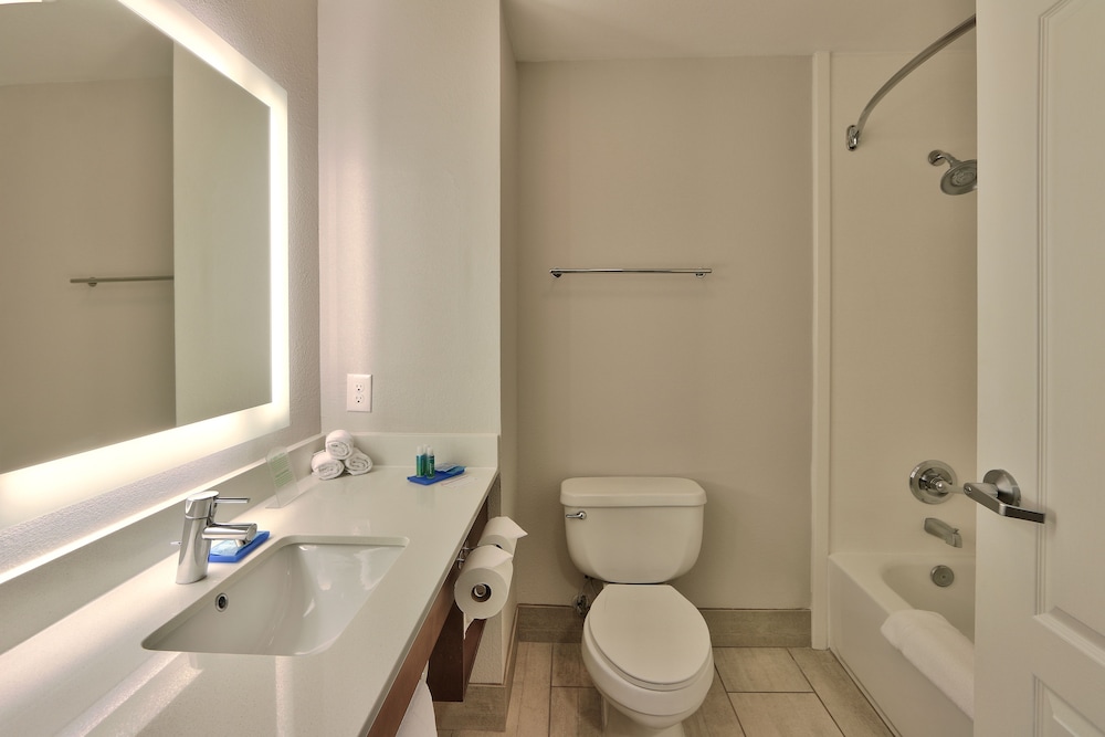 holiday express and suites portales by ihg