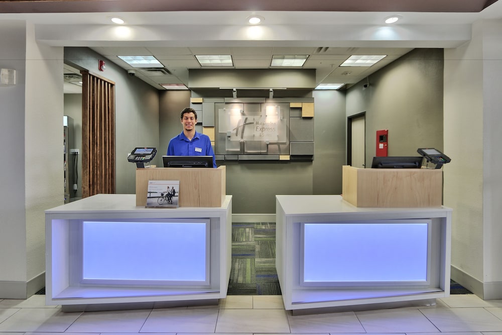 holiday express and suites portales by ihg