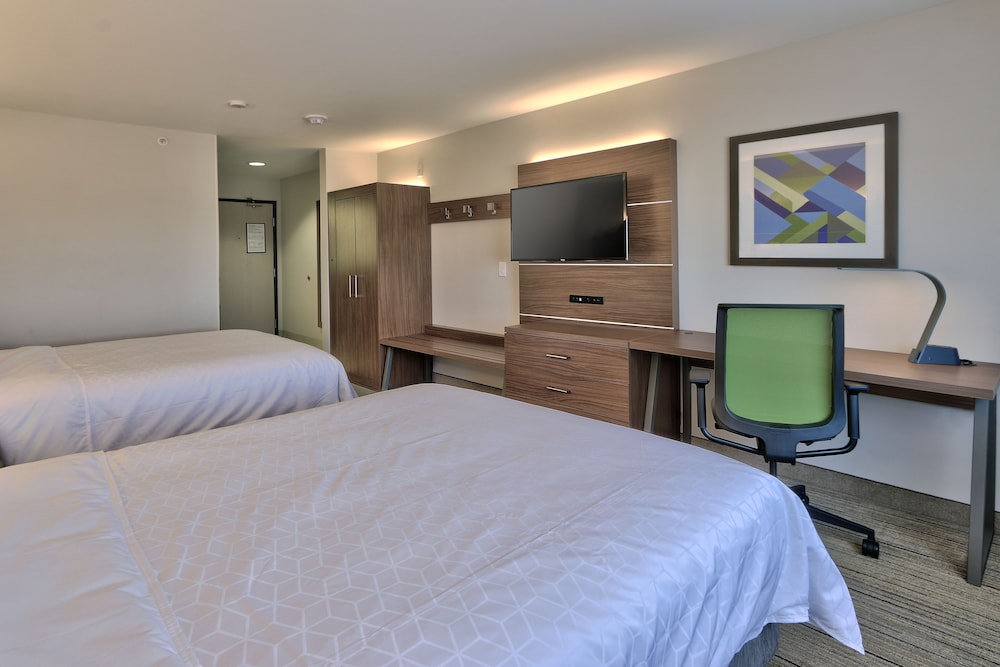 holiday express and suites portales by ihg
