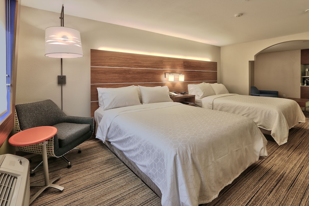 holiday express and suites portales by ihg