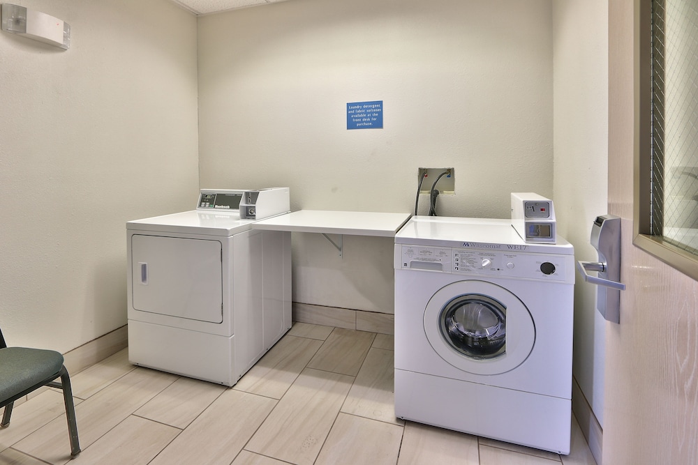 holiday express and suites portales by ihg