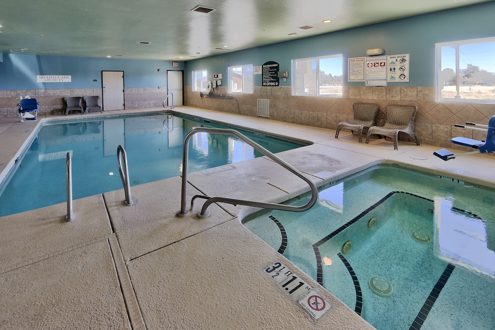 holiday express and suites portales by ihg
