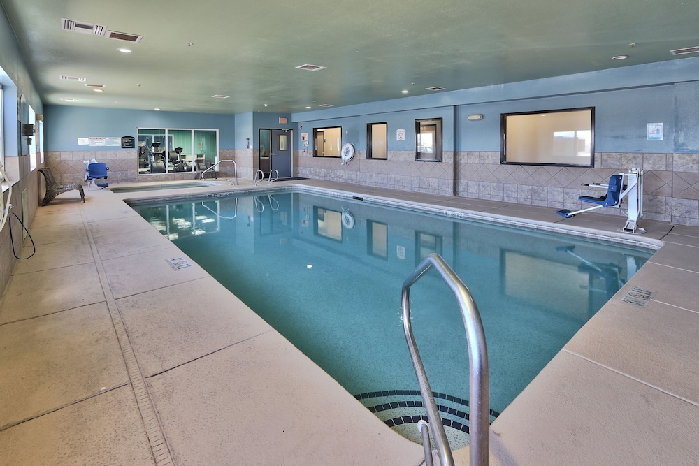 holiday express and suites portales by ihg