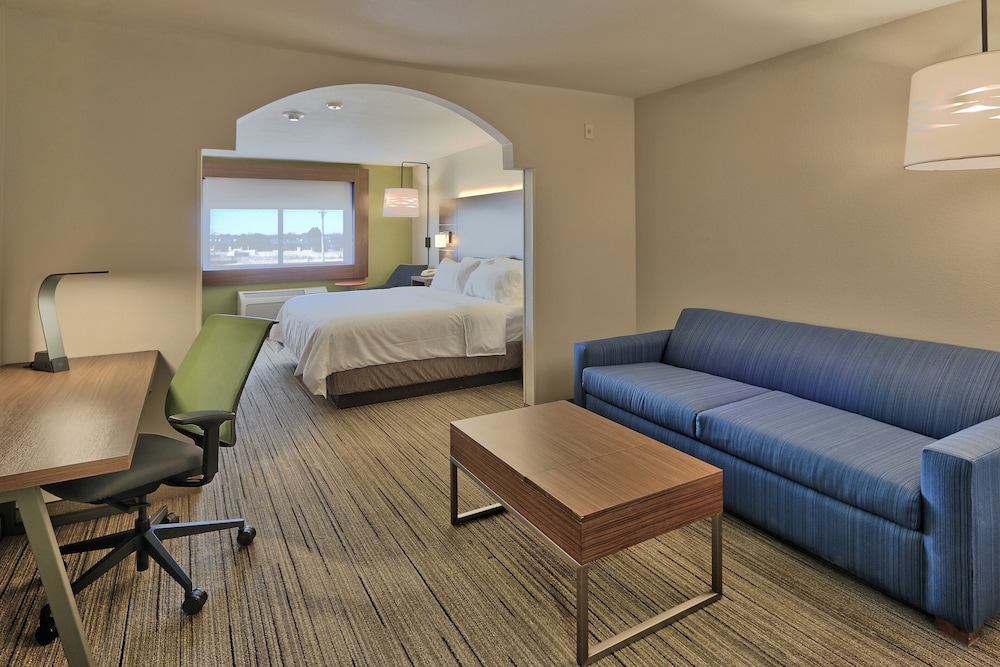 holiday express and suites portales by ihg