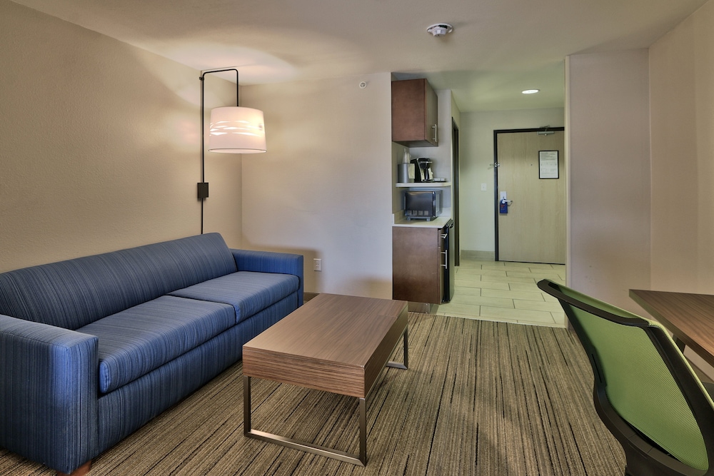 holiday express and suites portales by ihg