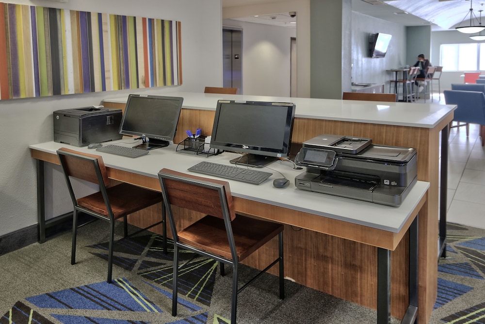 holiday express and suites portales by ihg