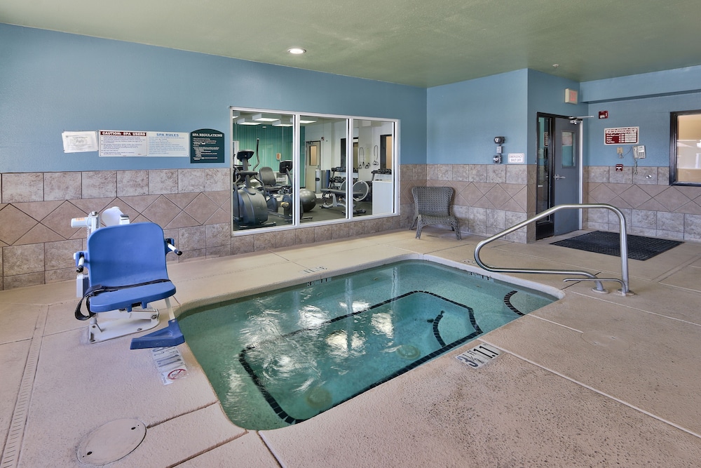 holiday express and suites portales by ihg