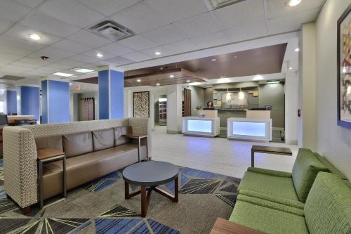holiday express and suites portales by ihg