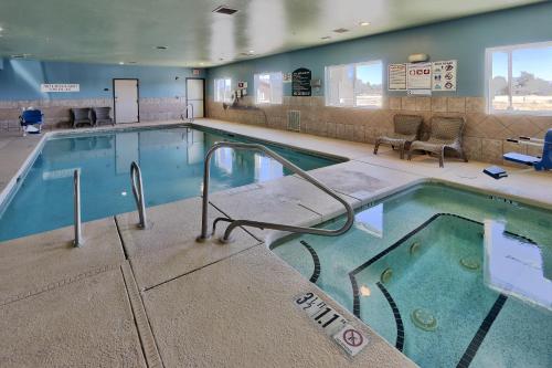 holiday express and suites portales by ihg