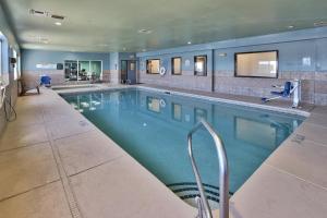holiday express and suites portales by ihg