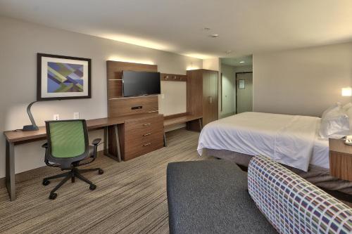 holiday express and suites portales by ihg