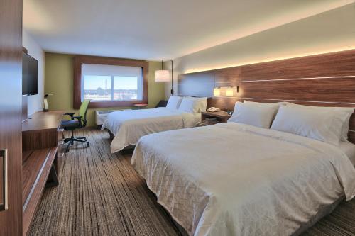 holiday express and suites portales by ihg