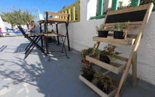 fira backpackers place