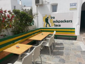 fira backpackers place