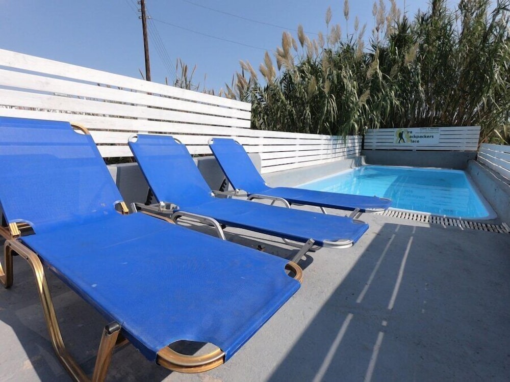 fira backpackers place