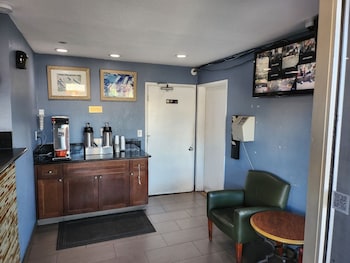 Vince's Motel Inc.,,2.5 star