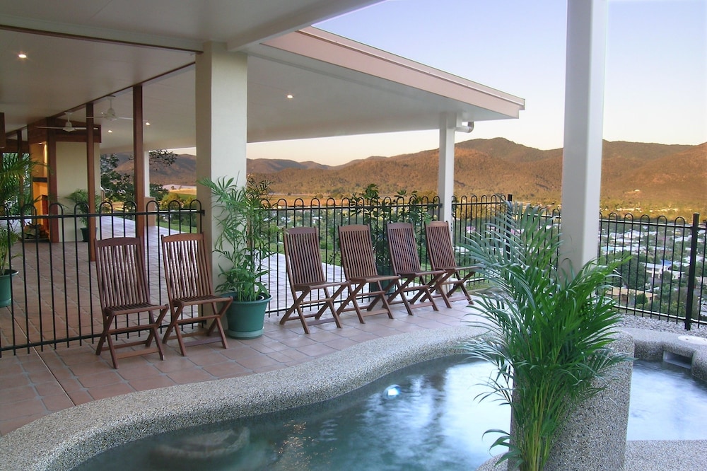 the summit rainforest retreat