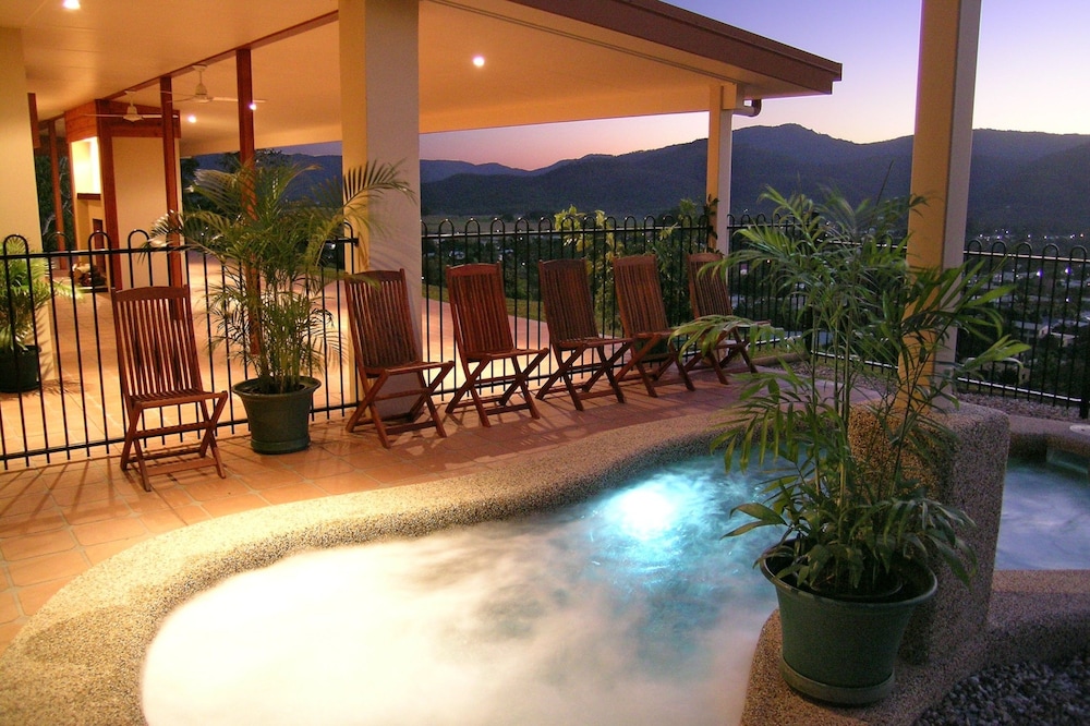 the summit rainforest retreat