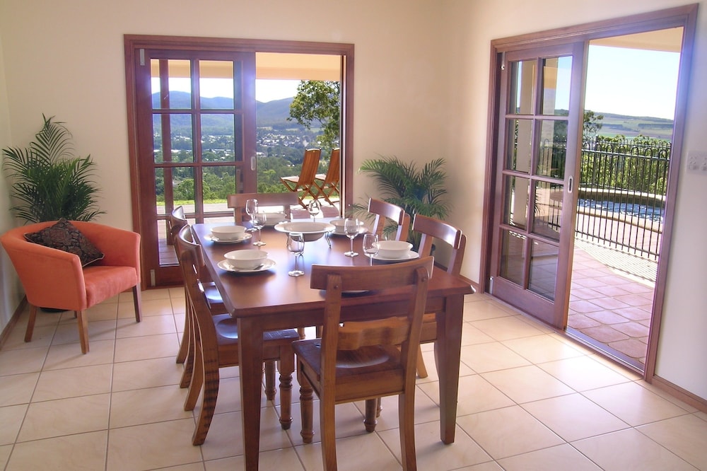 the summit rainforest retreat