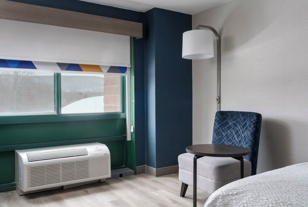 holiday inn express hotel and suites drums by ihg
