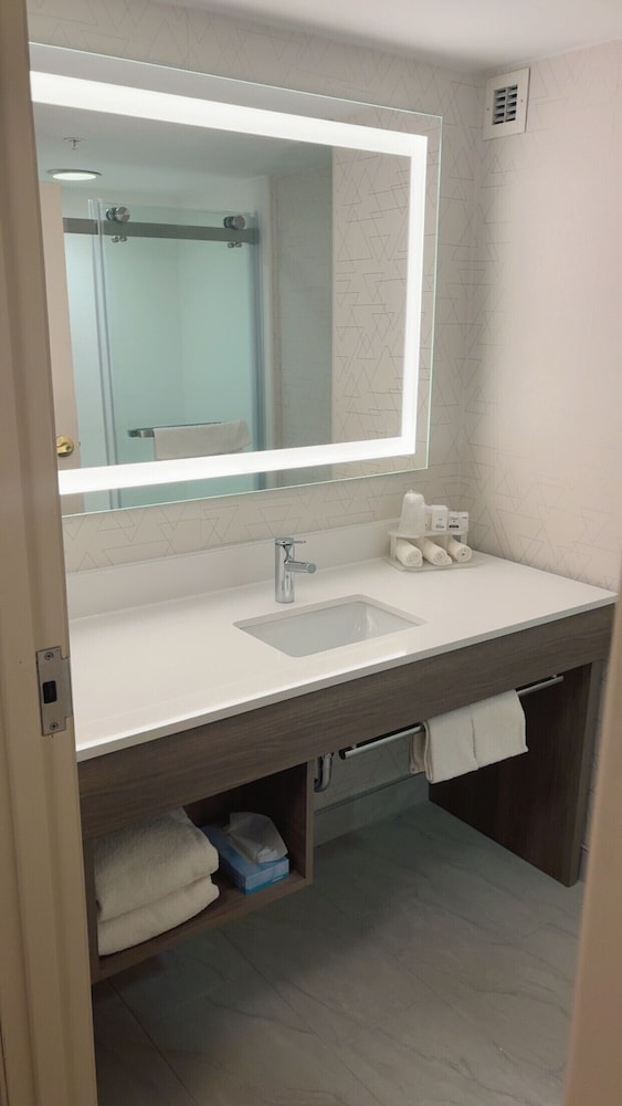 holiday inn express hotel and suites drums by ihg