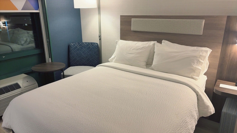 holiday inn express hotel and suites drums by ihg
