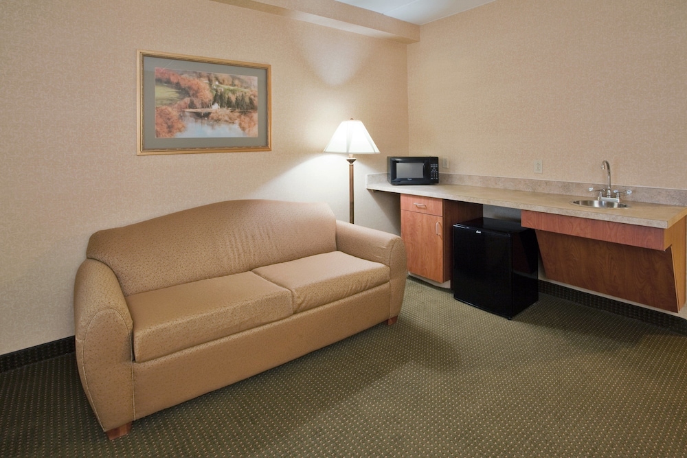 holiday inn express hotel and suites drums by ihg