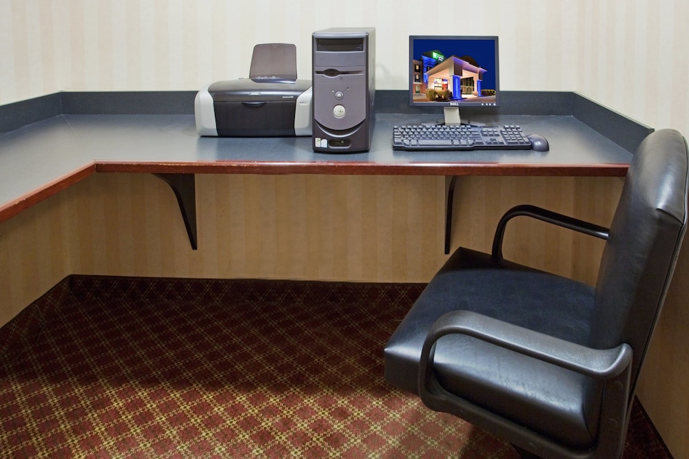 holiday inn express hotel and suites drums by ihg