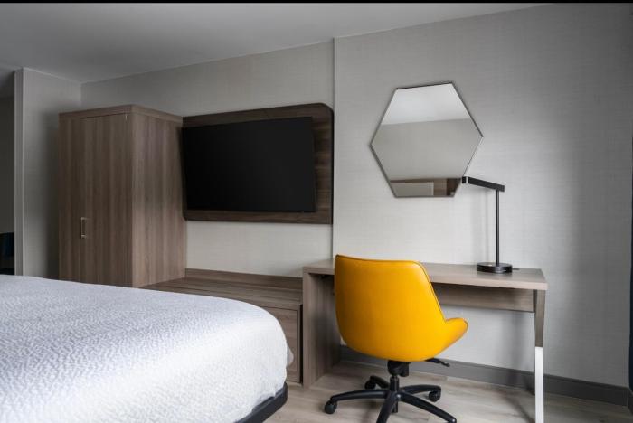 holiday inn express hotel and suites drums by ihg