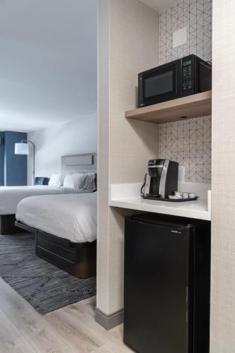 holiday inn express hotel and suites drums by ihg