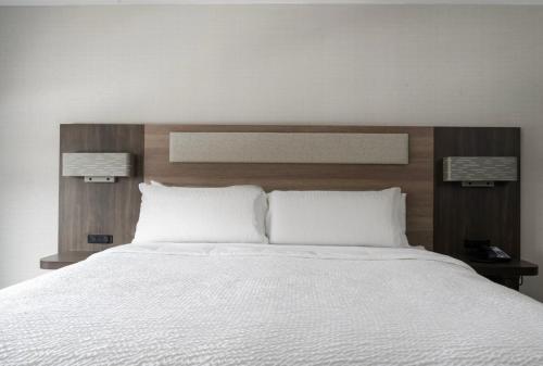 holiday inn express hotel and suites drums by ihg