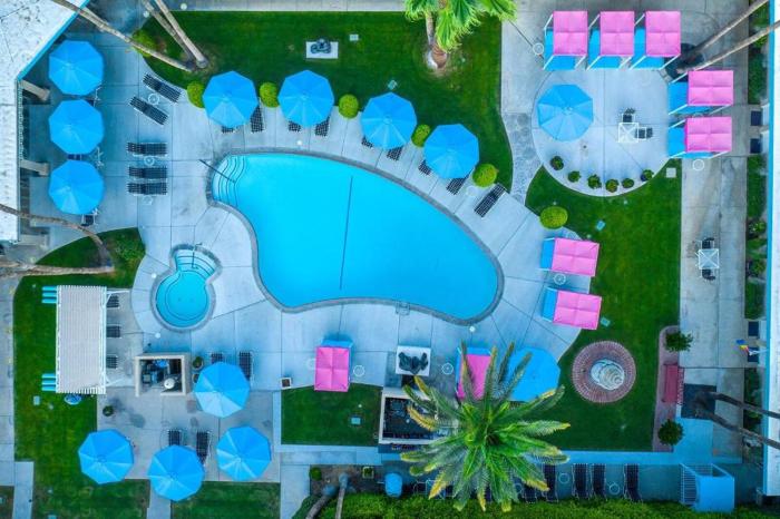 inndulge iconic gay mens resort