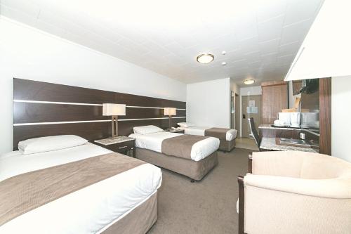 airport gateway hotel