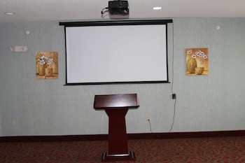 red roof inn and suites detroit melvindale dearborn