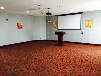 red roof inn and suites detroit melvindale dearborn