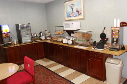 red roof inn and suites detroit melvindale dearborn